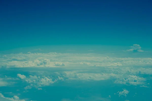 雲で澄んだ青空 — ストック写真