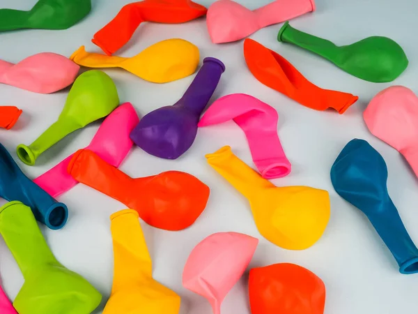 Balões Deflacionados Pilha Vários Balões Borracha Desinflados Coloridos — Fotografia de Stock