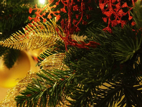 Natal Conceito Ano Novo Bolas Vermelhas Ramos Abeto Cenário Nevado — Fotografia de Stock