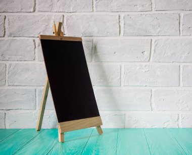 Tahta çerçeveli tebeşir. Stand-up menü çerçevesini boşalt.