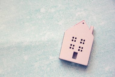 Bir evin stilize edilmiş görüntüsü, ahşap ev modeli.