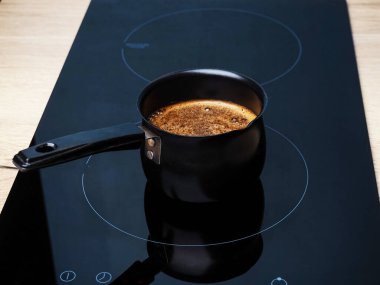 Fırında kahve ile siyah Türk..