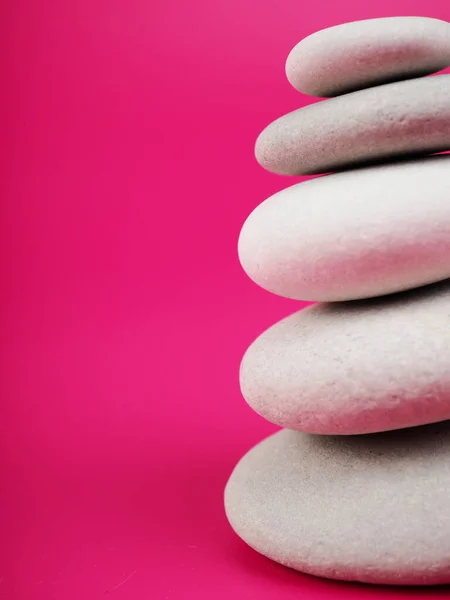 Una Pila Piedras Zen Blancas Sobre Fondo Rosa Minimalismo — Foto de Stock
