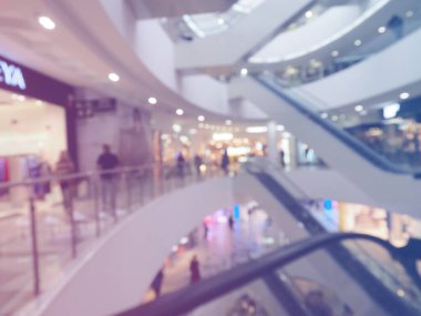 Bulanık arkaplan, bulanık bina, koridor, insanlar, alışveriş merkezi.