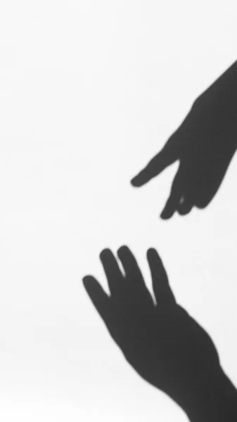 Δύο Γυναικεία Χέρια Προσεγγίζουν Ένα Άλλο Βοήθεια Σιλουέτα Θηλυκό Και — Φωτογραφία Αρχείου