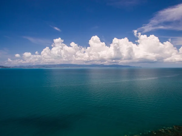 Havadan görünümü deniz ve bulutlar — Stok fotoğraf