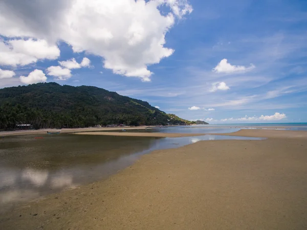 Flygfoto över stranden med grundområden Haadrin, Koh Phangan, Thailand — Stockfoto