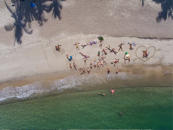 Vista aerea persone sulla spiaggia, Koh Phangan, Thailandia, 08.05.2016 — Foto Stock