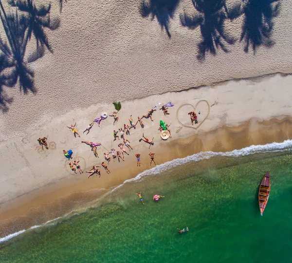 Vista aerea persone sulla spiaggia, Koh Phangan, Thailandia, 08.05.2016 — Foto Stock