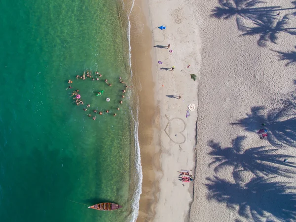 Vista aerea persone sulla spiaggia, Koh Phangan, Thailandia, 08.05.2016 — Foto Stock