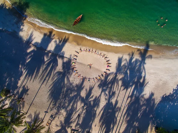 Vista aerea persone sulla spiaggia, Koh Phangan, Thailandia, 08.05.2016 — Foto Stock