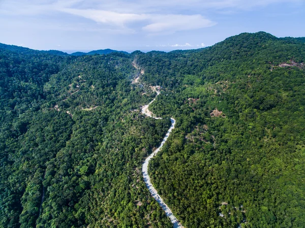 Vista aérea da estrada na selva de Koh Phangan — Fotografia de Stock