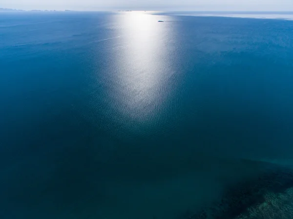 Вид з повітря на море і хмари — стокове фото