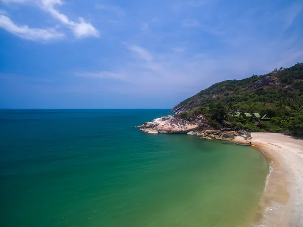 Letecký pohled na moře, palmy a pláže na ostrově Koh Phangan, Thajsko — Stock fotografie