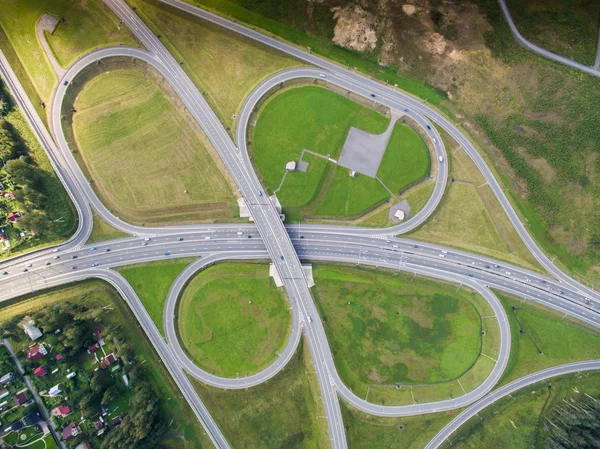 Yol Kavşağı'nda kelebek şeklinde kırsal havadan görünümü — Stok fotoğraf