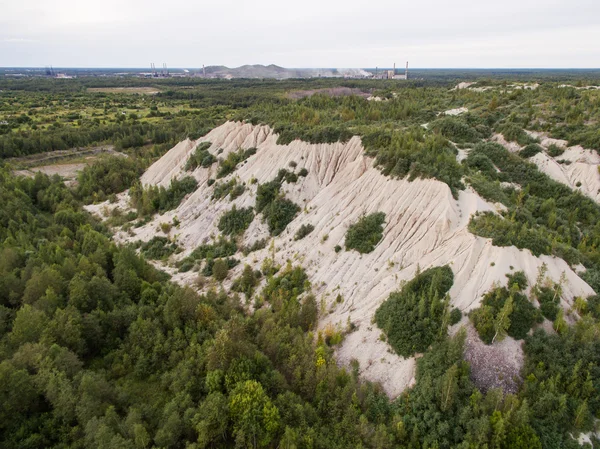 Vista aérea do monte de areia nas escavações de extração de xistos na região de São Petersburgo, Rússia — Fotografia de Stock