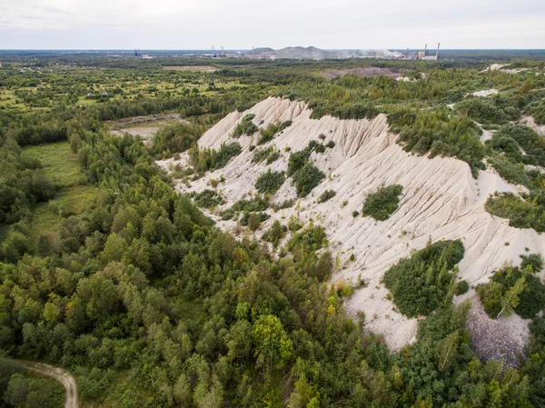 Vista aérea do monte de areia nas escavações de extração de xistos na região de São Petersburgo, Rússia — Fotografia de Stock