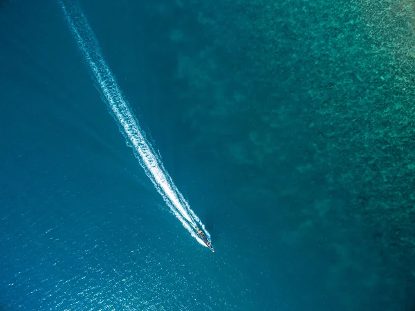 Vista aérea de la playa con barcos —  Fotos de Stock