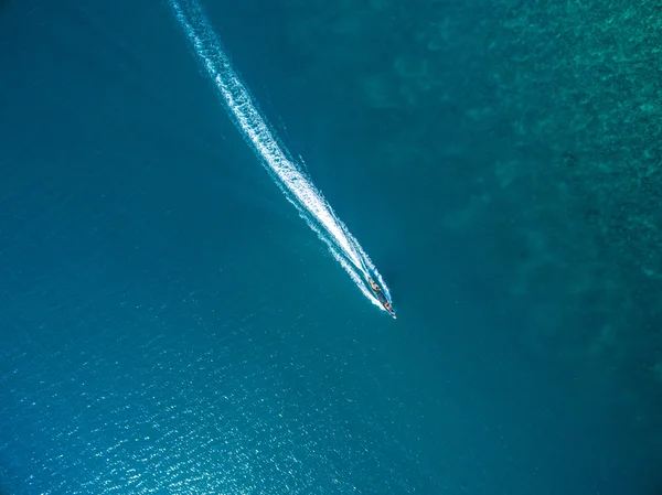 Vista aérea de la playa con barcos —  Fotos de Stock