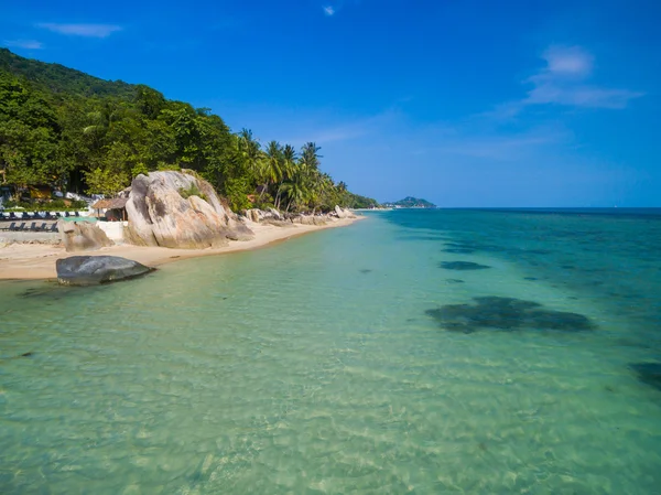 Veduta aerea della spiaggia con fondali bassi — Foto Stock