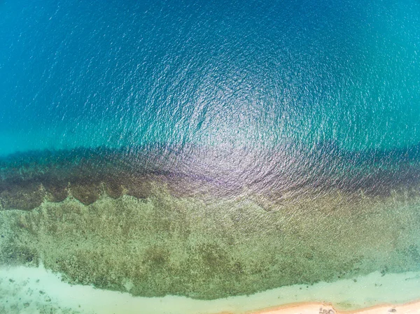 Letecký pohled na pláž s mělčiny — Stock fotografie