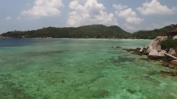 Flygfoto över stranden med grundområden Koh Tao, Thailand — Stockvideo