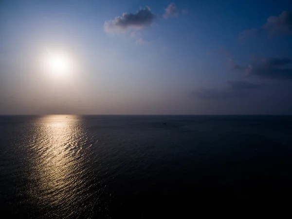 日出与海景在海岛 — 图库照片