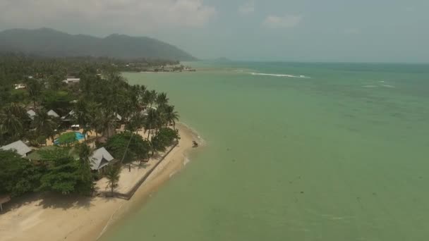Εναέρια άποψη από την παραλία με ρηχά νερά — Αρχείο Βίντεο