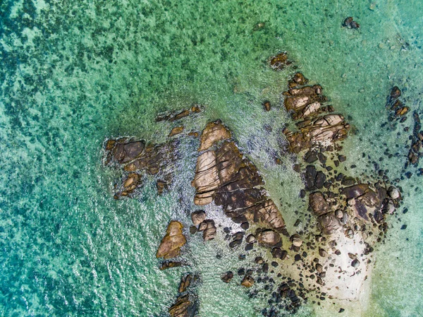 Moře skály letecký pohled na ostrově Phangan, Thajsko — Stock fotografie