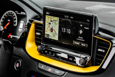 MOSCOW, Rusya - 10 HAZİRAN 2021 KIA XCeed. AWD Hatchback arazi aracı. 2020 yılında yeni KIA XCeed geçiş modeli. KIA XCeed iç görünümü kapat. Kia Motor tarafından üretilen kompakt SUV araba.