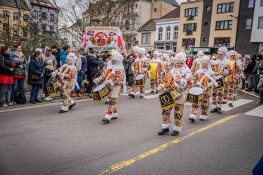 15-02-2026 Aalst yıllık karnaval geçidi sokaklarda