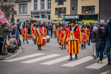 15-02-2026 Aalst yıllık karnaval geçidi sokaklarda