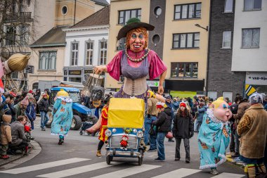 15-02-2026 Aalst yıllık karnaval geçidi sokaklarda