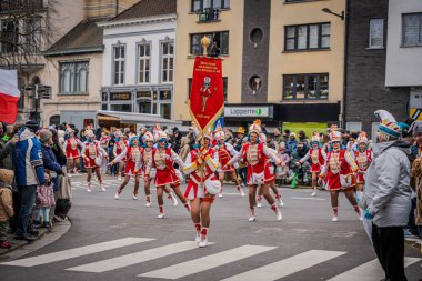 15-02-2026 Aalst yıllık karnaval geçidi sokaklarda