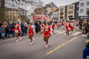 15-02-2026 Aalst yıllık karnaval geçidi sokaklarda