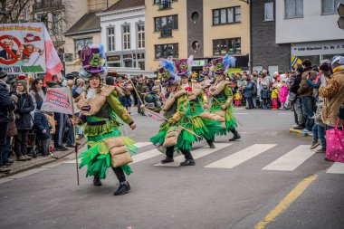 15-02-2026 Aalst yıllık karnaval geçidi sokaklarda