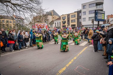 15-02-2026 Aalst yıllık karnaval geçidi sokaklarda