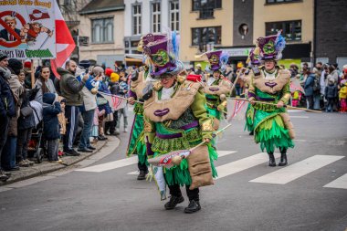 15-02-2026 Aalst yıllık karnaval geçidi sokaklarda