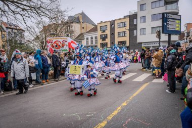 15-02-2026 Aalst yıllık karnaval geçidi sokaklarda