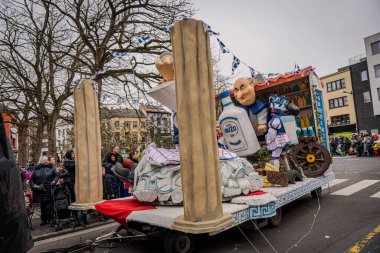 15-02-2026 Aalst yıllık karnaval geçidi sokaklarda