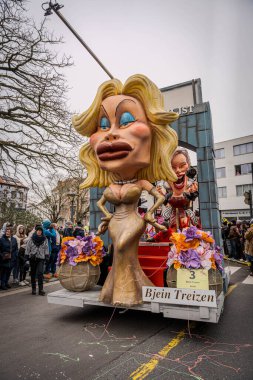 15-02-2026 Aalst yıllık karnaval geçidi sokaklarda