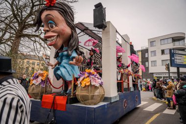 15-02-2026 Aalst yıllık karnaval geçidi sokaklarda