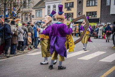 15-02-2026 Aalst yıllık karnaval geçidi sokaklarda
