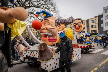 15-02-2026 Aalst yıllık karnaval geçidi sokaklarda