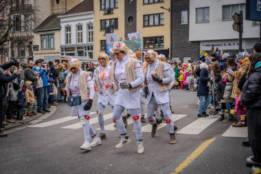 15-02-2026 Aalst yıllık karnaval geçidi sokaklarda