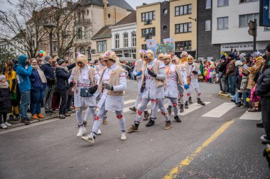 15-02-2026 Aalst yıllık karnaval geçidi sokaklarda