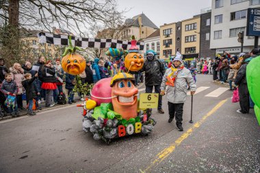 15-02-2026 Aalst yıllık karnaval geçidi sokaklarda