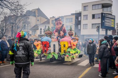 15-02-2026 Aalst yıllık karnaval geçidi sokaklarda