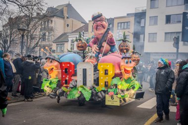 15-02-2026 Aalst yıllık karnaval geçidi sokaklarda
