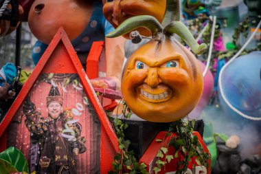 15-02-2026 Aalst yıllık karnaval geçidi sokaklarda